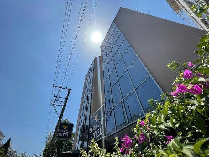 Seven City Hotel