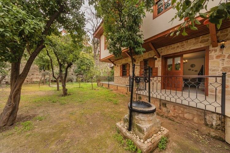 Zemira Garden