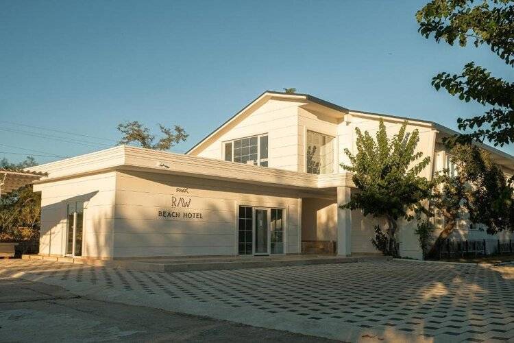 Raw Beach Hotel
