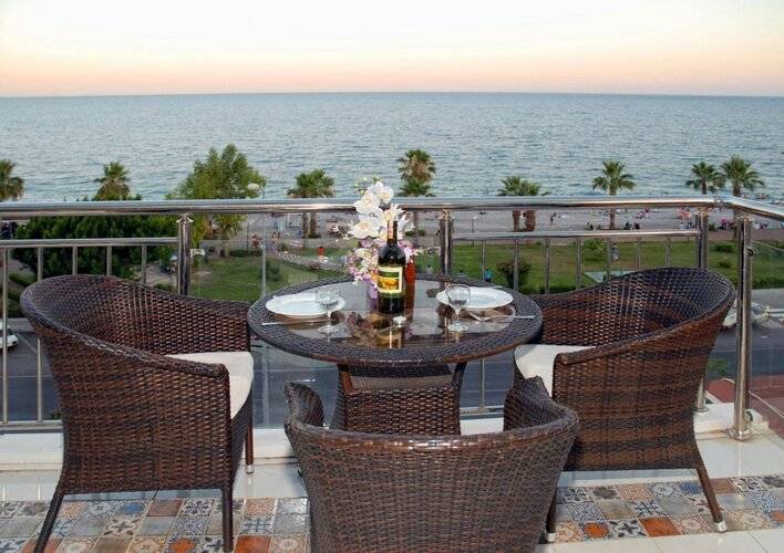 Sea Side Hotel