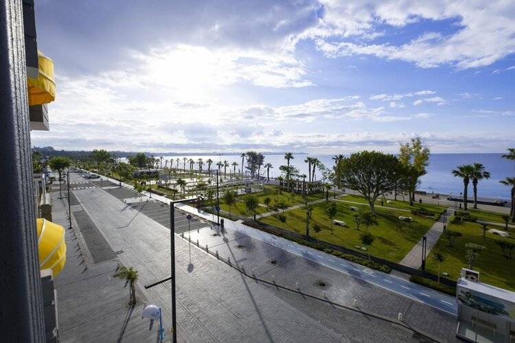 Sea Side Hotel