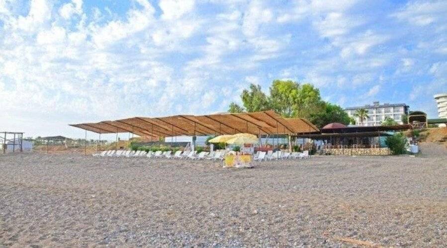 Avalon Beach Hotel