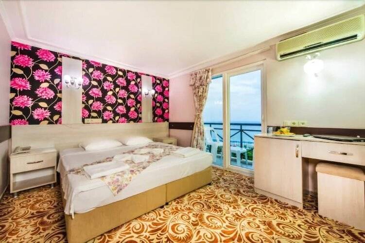 Avalon Beach Hotel