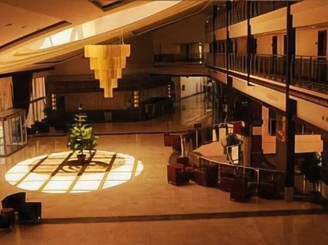 Avalon Beach Hotel