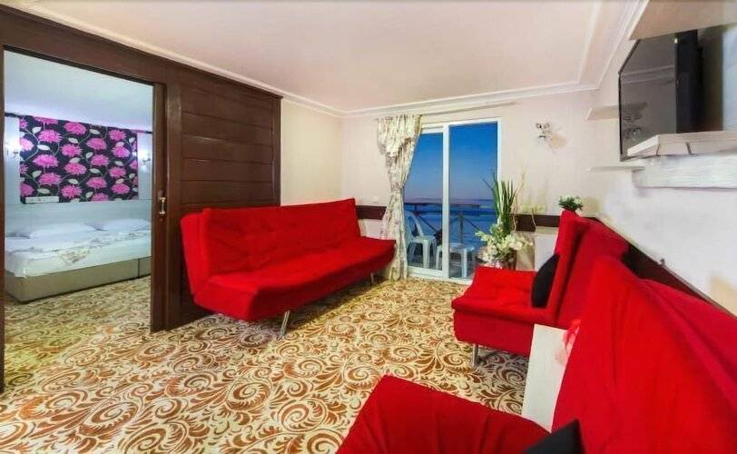 Avalon Beach Hotel