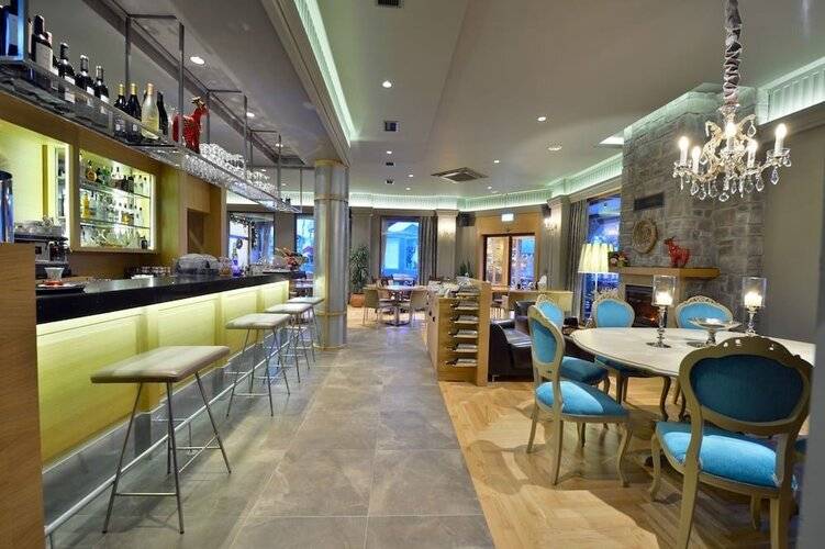 7 Rooms (Adults Only 18+)