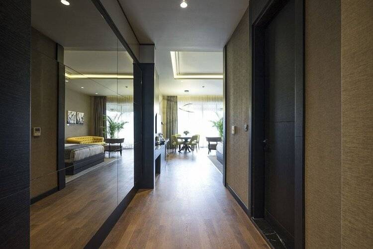 7 Rooms (Adults Only 18+)