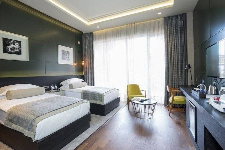 7 Rooms (Adults Only 18+)
