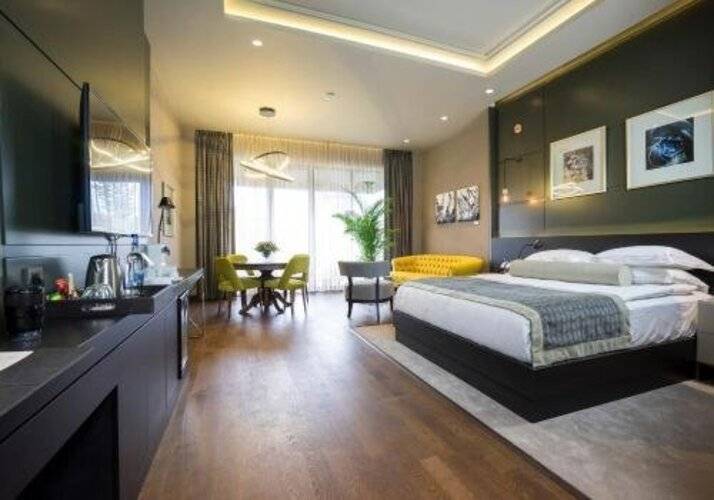 7 Rooms (Adults Only 18+)