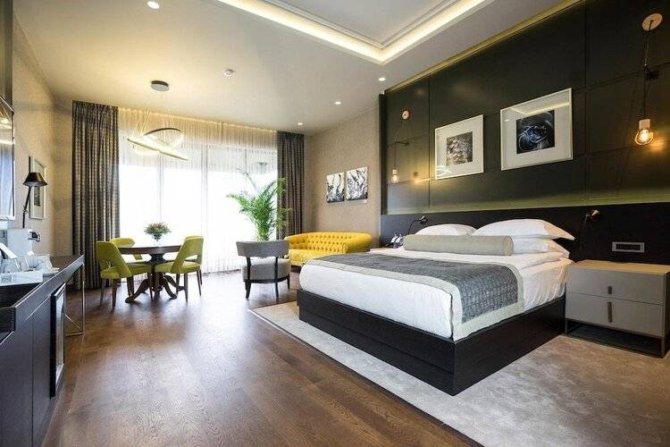 7 Rooms (Adults Only 18+)