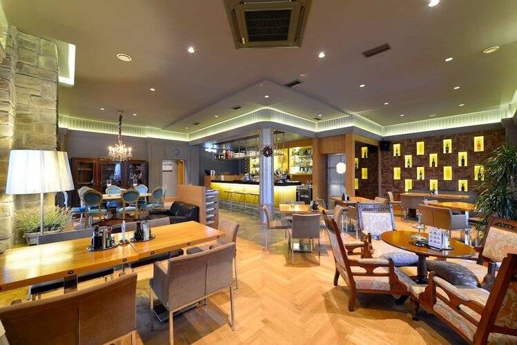 7 Rooms (Adults Only 18+)