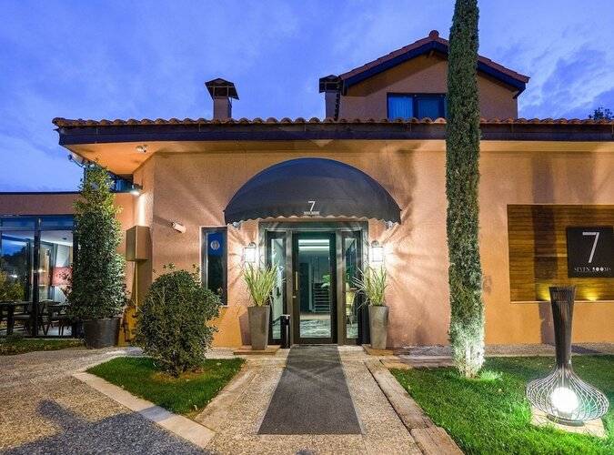 7 Rooms (Adults Only 18+)
