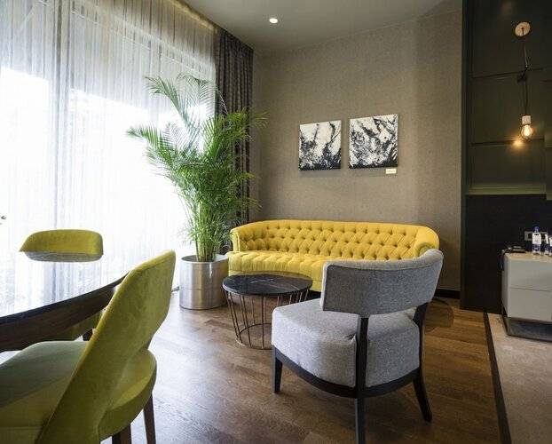 7 Rooms (Adults Only 18+)