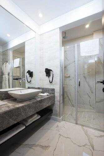 7 Rooms (Adults Only 18+)