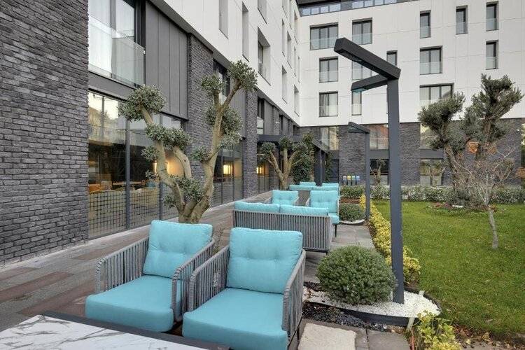 Leo Suites