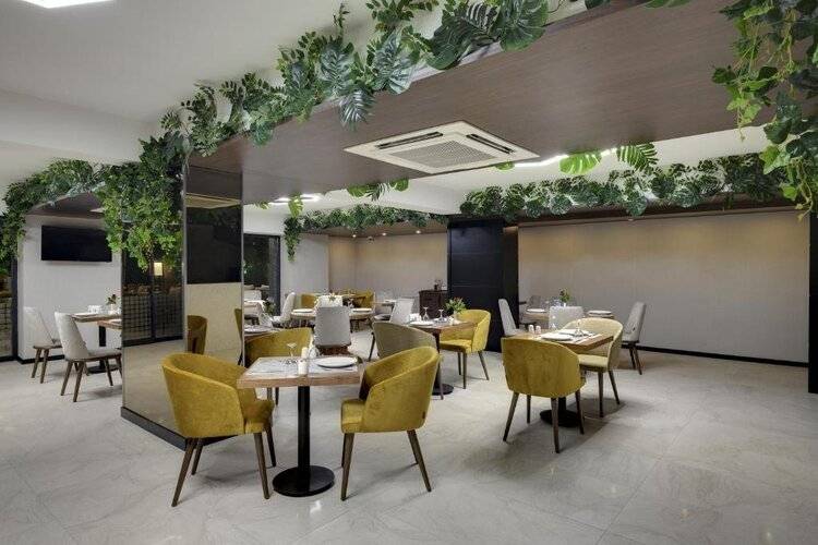Leo Suites