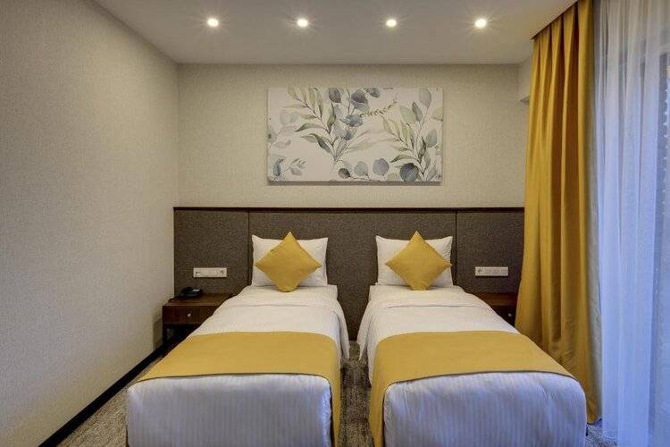 Leo Suites