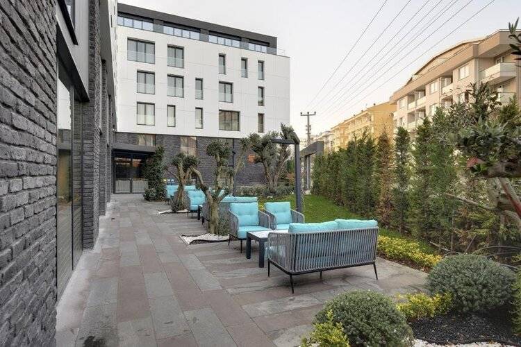 Leo Suites