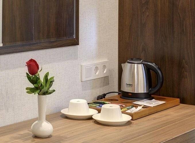 Leo Suites