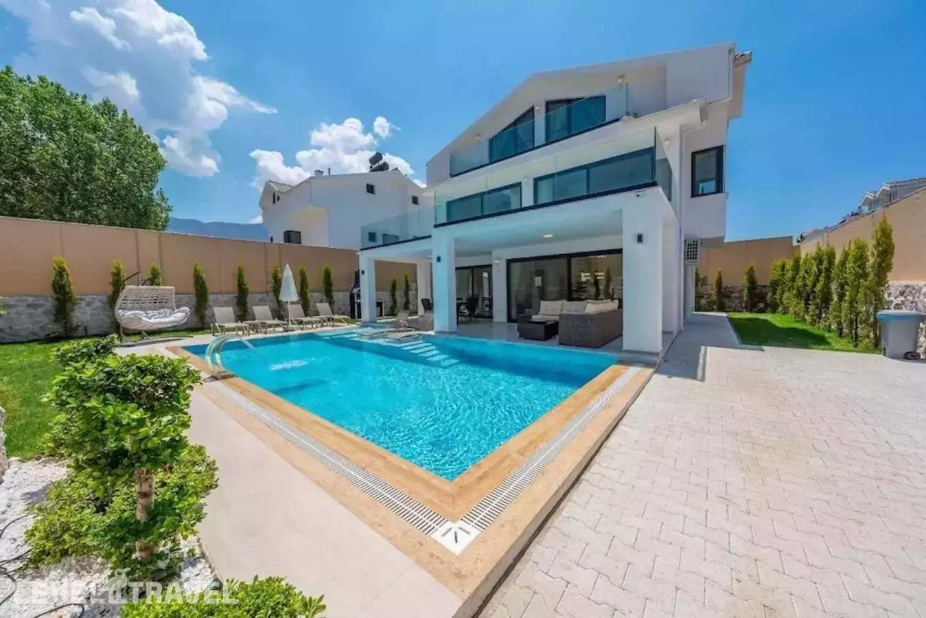 Luxury 4-Bed Villa With Private Pool And Jacuzzi