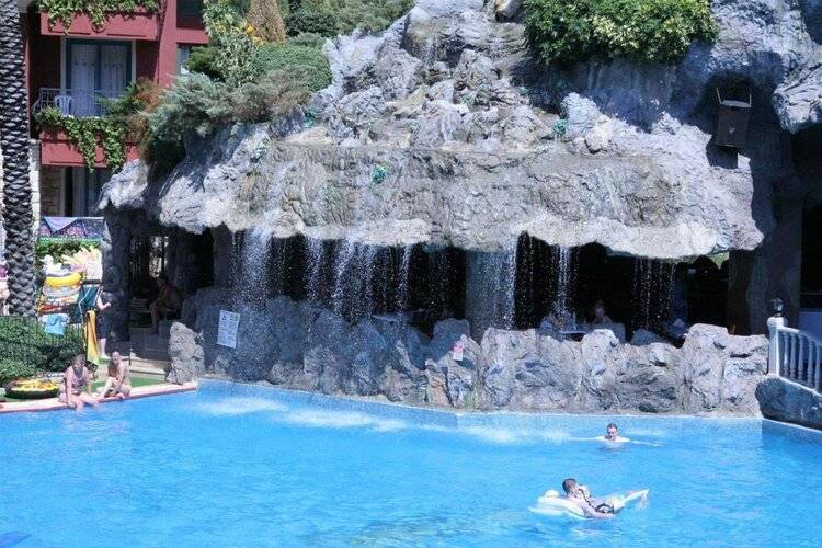 Grand Aquarium