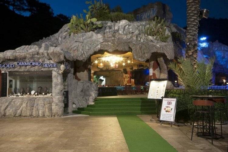 Grand Aquarium