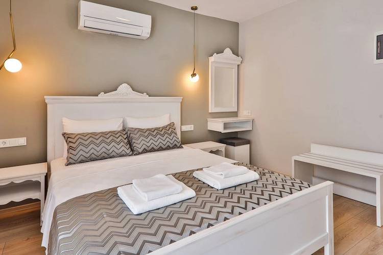 Lora Kas Otel