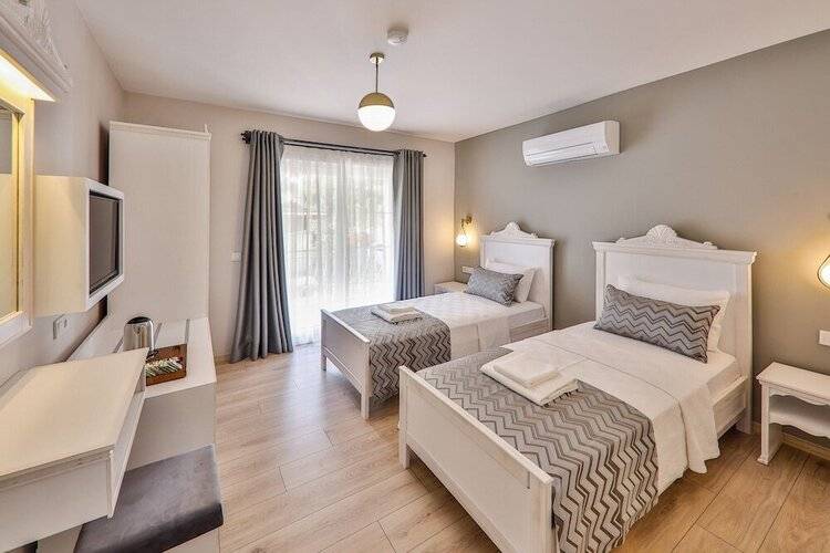 Lora Kas Otel