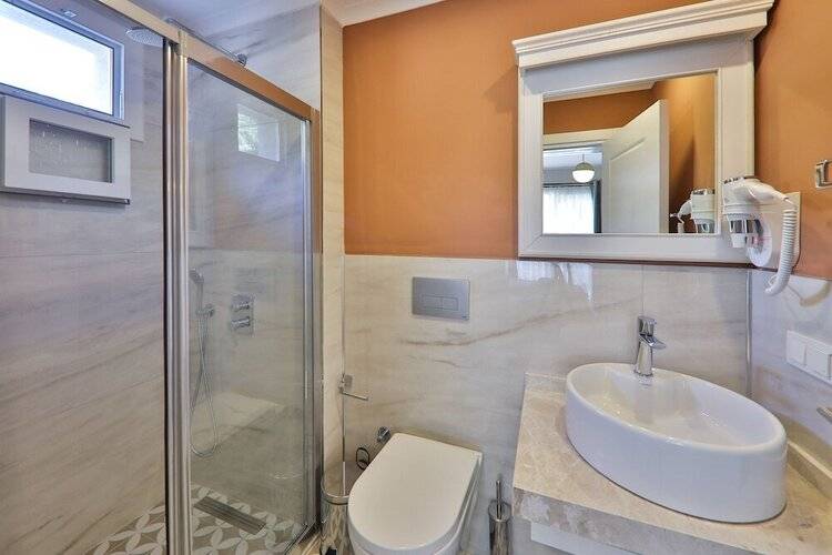 Lora Kas Otel