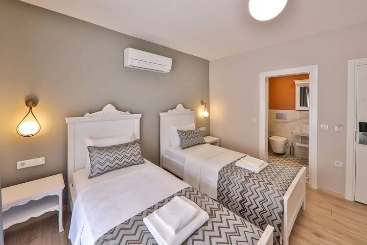 Lora Kas Otel