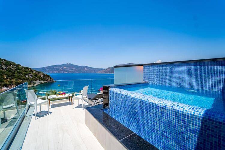 Green Beach Hotel