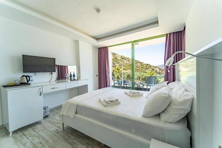 Green Beach Hotel