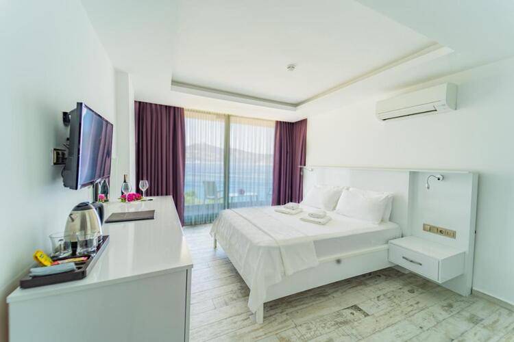 Green Beach Hotel