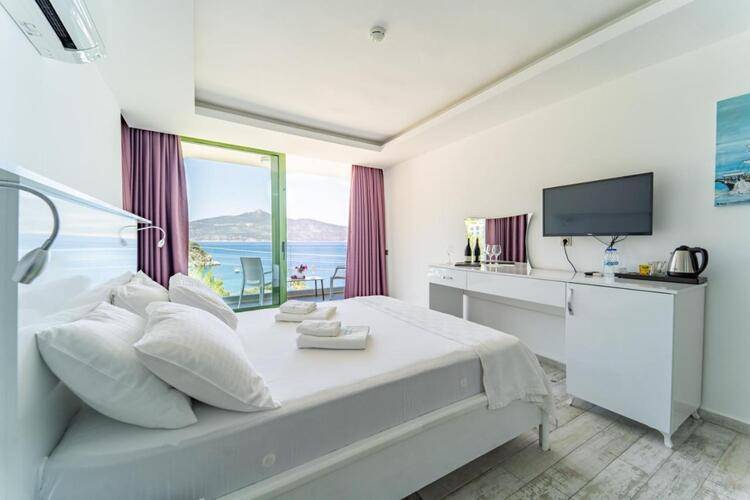 Green Beach Hotel