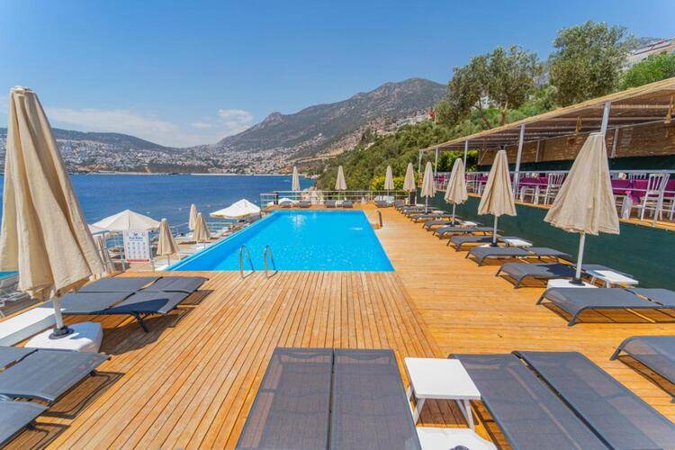 Green Beach Hotel