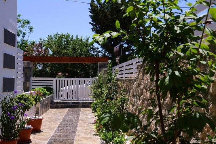 Neruda Pension