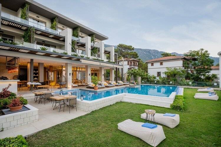 Melanippe Relaxing Hotel