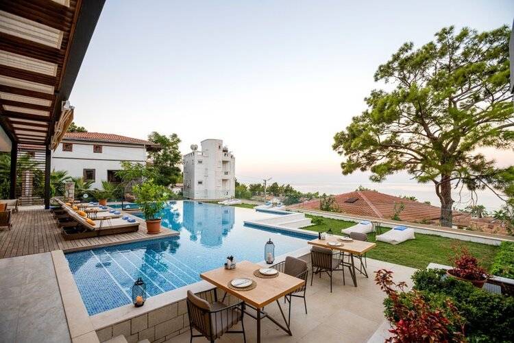 Melanippe Relaxing Hotel