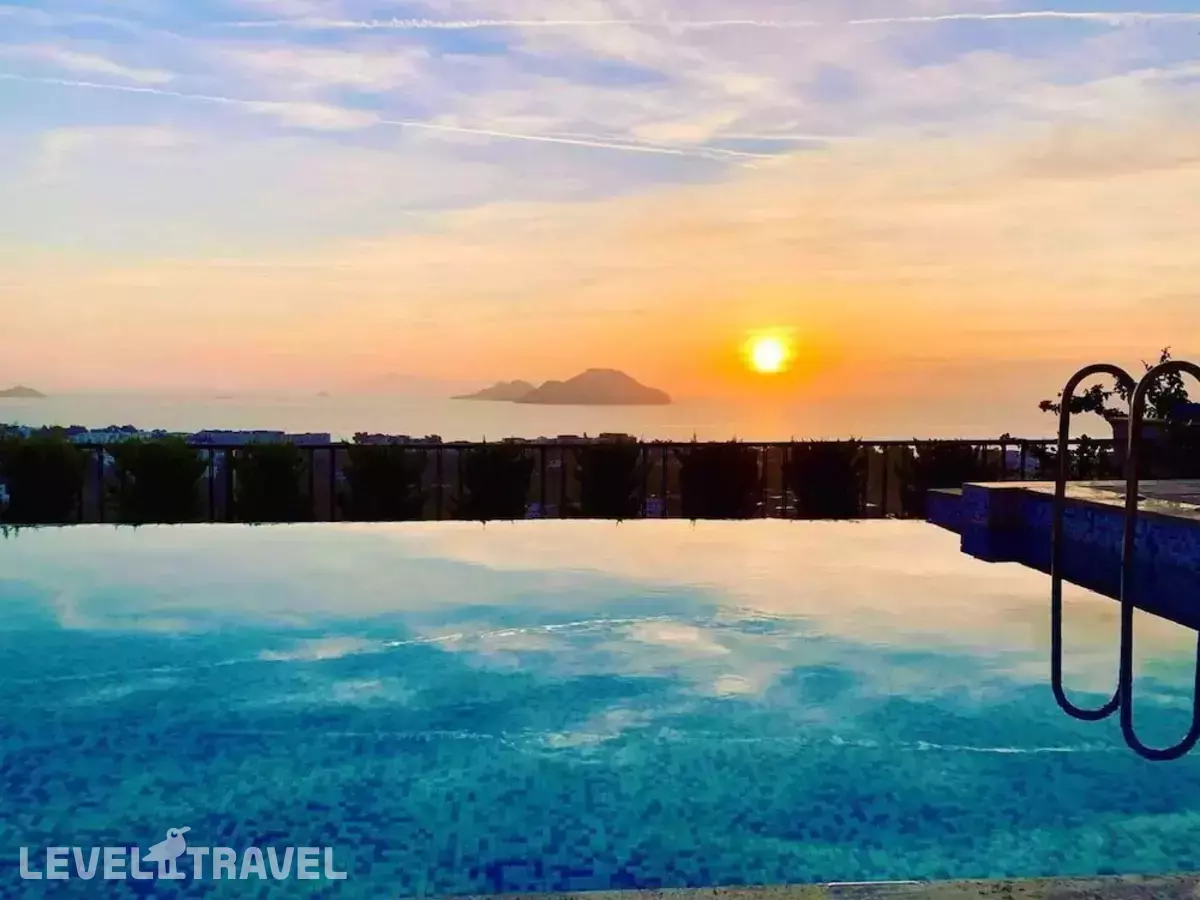 5 Bedrooms Villa With Heated Pool