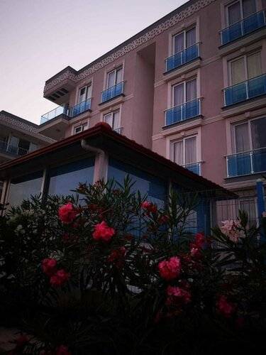 Cemre Apart