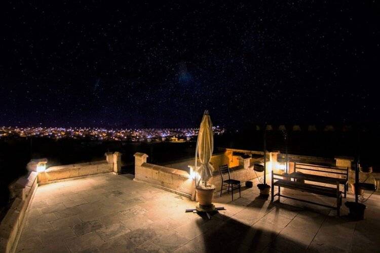 Bir Kedi Villa