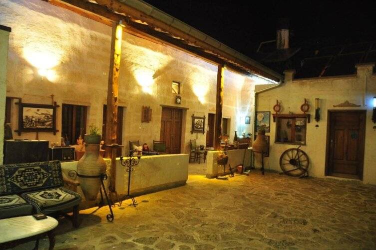 Bir Kedi Villa