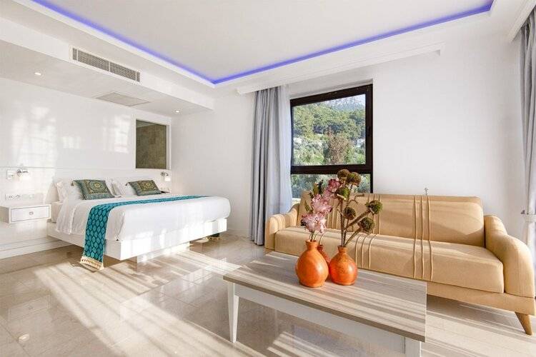 Бутик-Отель Highclere (Adults Only 18+)