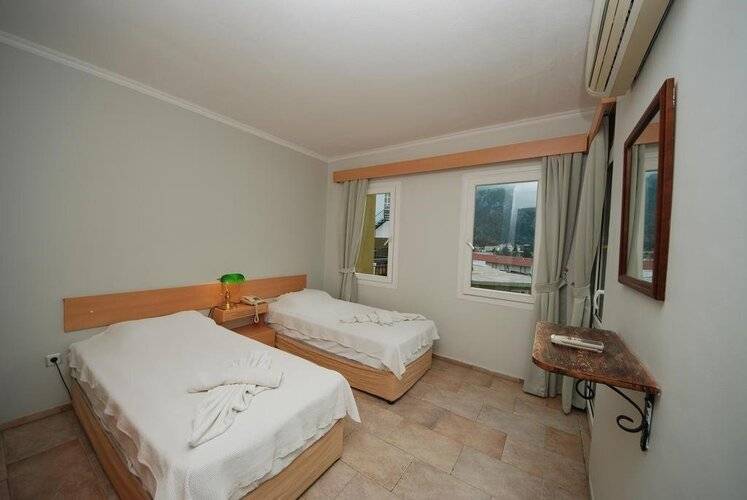Es Apartments