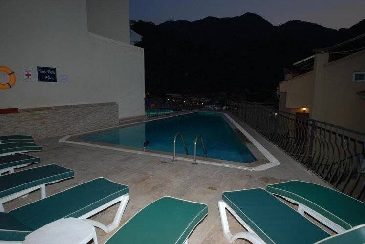 Es Apartments