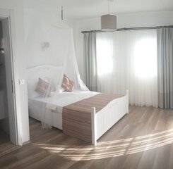 $item['hotel']['name']