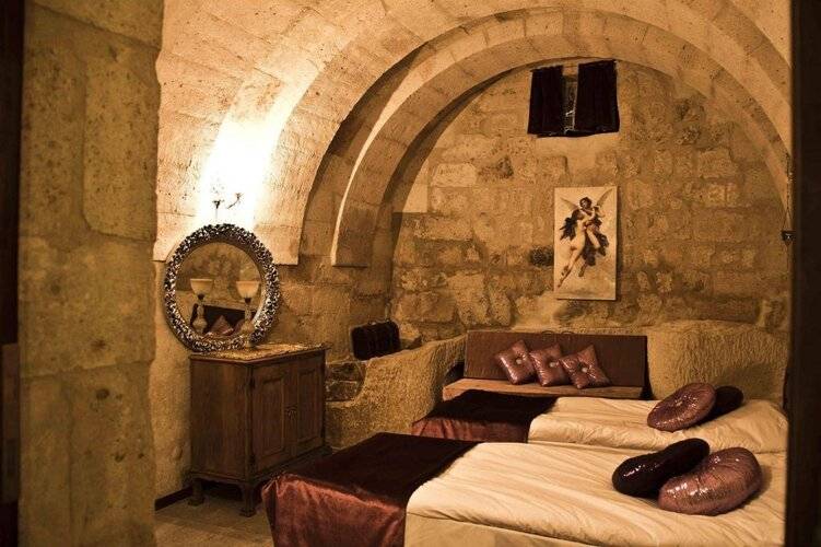 Cave Art Hotel