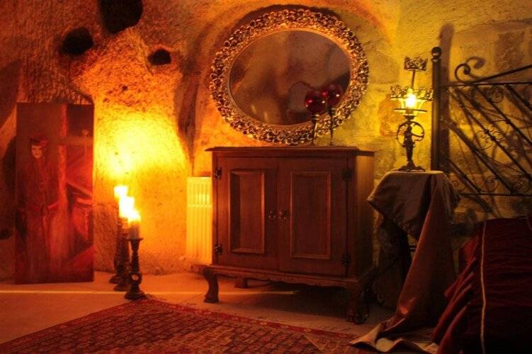 Cave Art Hotel
