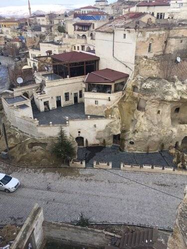 Demisos Caves