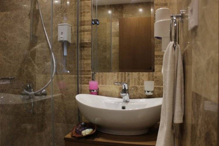 Liona Hotel